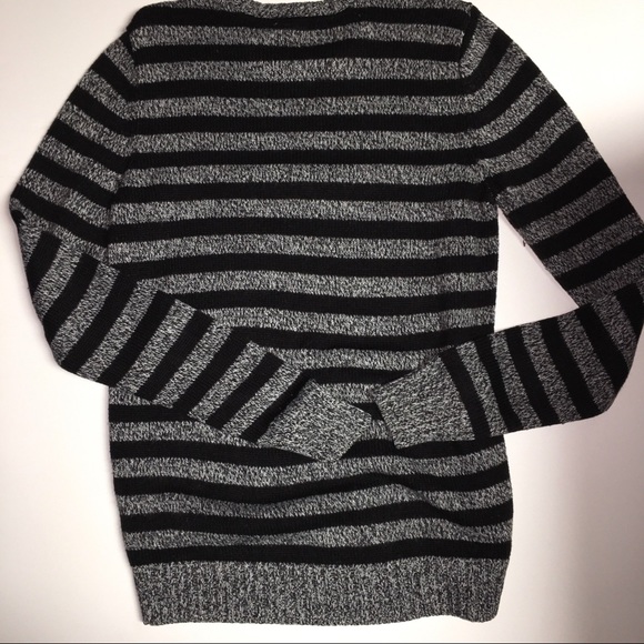 Divided Black & White Pullover Sweater Size Medium - Picture 6 of 6